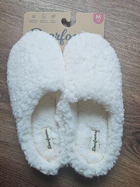 Dearfoams Women’s Cream Sherpa Clog Slippers